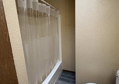 image of the full bathroom
